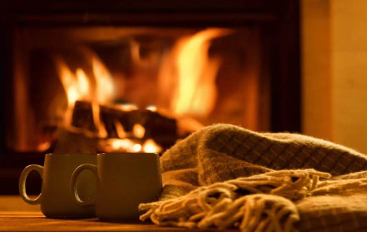 Fireside scented soy candle – smoky cedarwood and warm amber fragrance in rustic glass jar